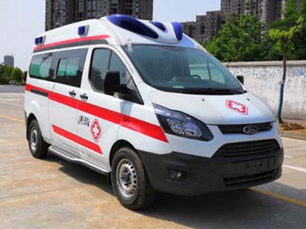 国六福特V362中轴中顶救护车