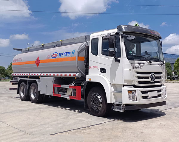 东风后双桥运油车