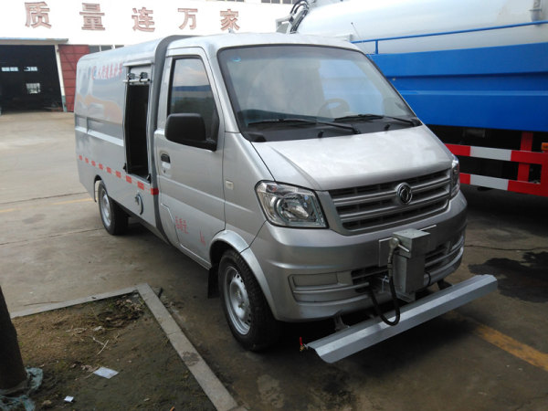东风小康国五路面冲洗车